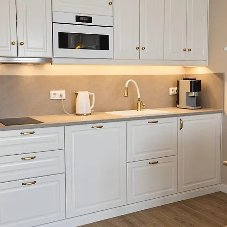 1 Apartment *